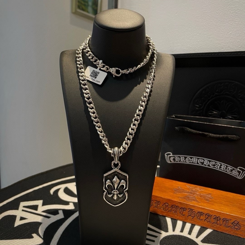 Ch*0me He**ts necklaces
